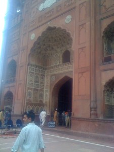 Lahore - brama do meczetu królów