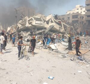 Zburzenie kliniki al-Samer w Gazie